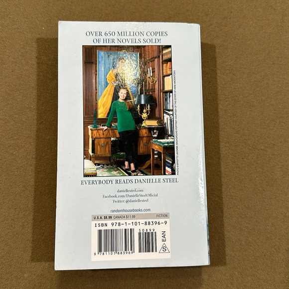 Danielle Steele “The Right Time” - Picture 2 of 2